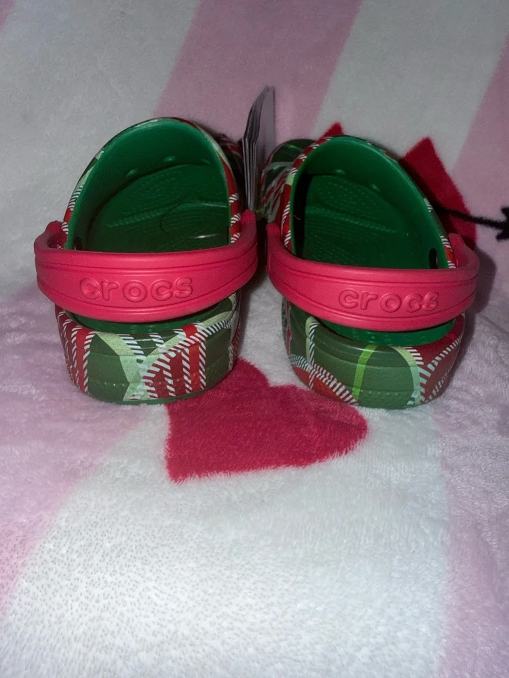 NWT Crocs Kids Classic Plaid Clog in Red & Green, Size 11C